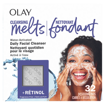 Un paquet de nettoyant fondant Olay avec rétinol