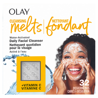 Un paquet de nettoyant fondant Olay avec vitamine C