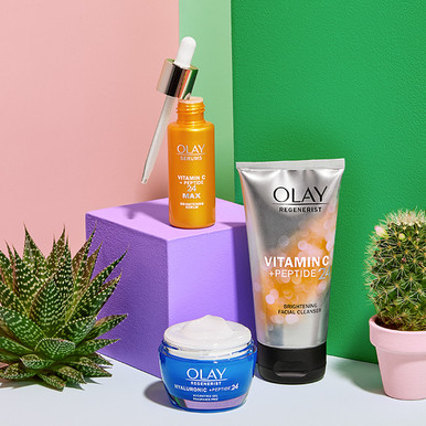 A Bright Discovery Gift Set with Vitamin C + Hyaluronic Acid | OLAY